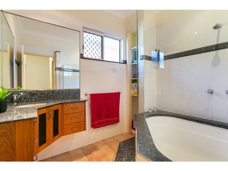 4 Sailfish Close, Kanimbla QLD 4870