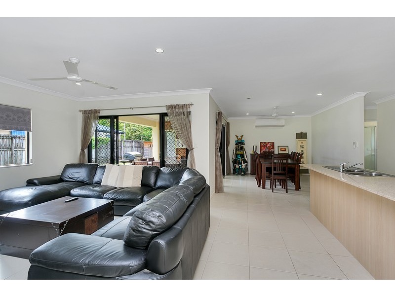 8 De Roma Close, Kanimbla QLD 4870