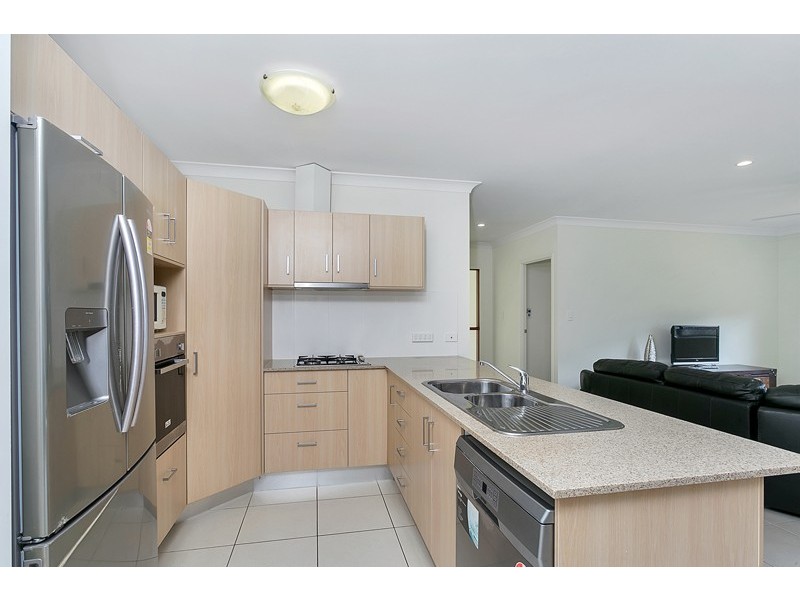 8 De Roma Close, Kanimbla QLD 4870