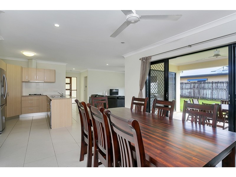 8 De Roma Close, Kanimbla QLD 4870
