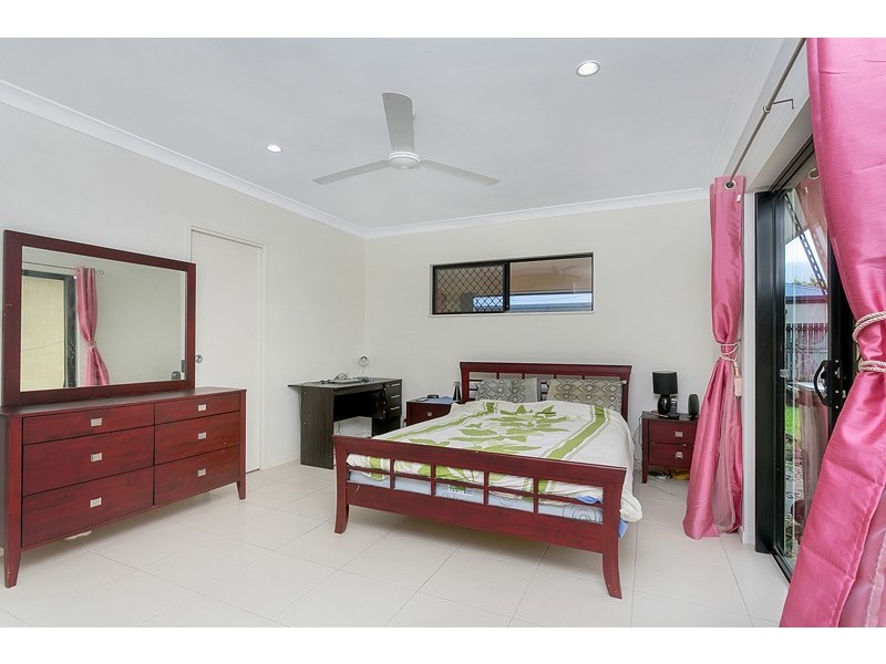 8 De Roma Close, Kanimbla QLD 4870
