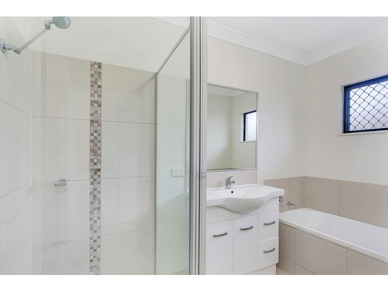 8 De Roma Close, Kanimbla QLD 4870