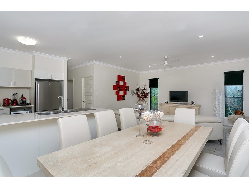 22 City View Crescent, Mooroobool QLD 4870