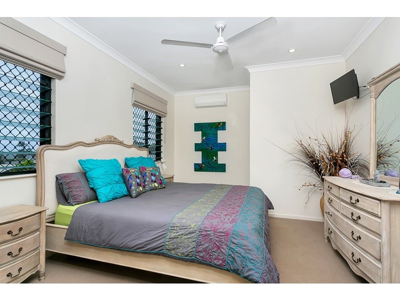 22 City View Crescent, Mooroobool QLD 4870