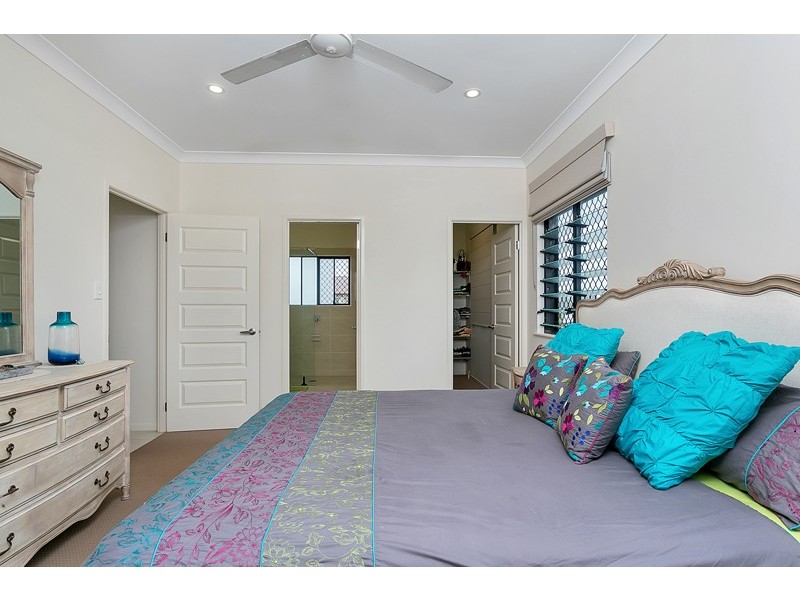 22 City View Crescent, Mooroobool QLD 4870