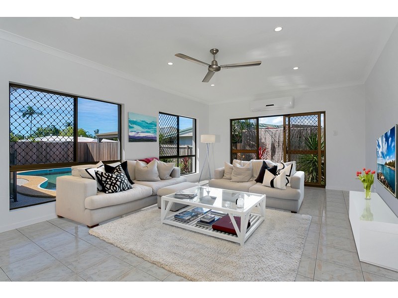 33 Lime Street, Mooroobool QLD 4870