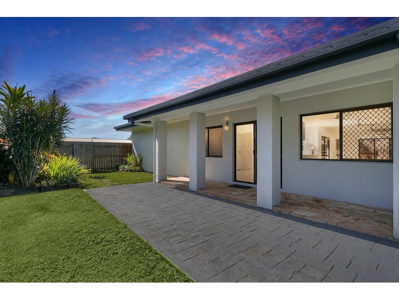 33 Lime Street, Mooroobool QLD 4870