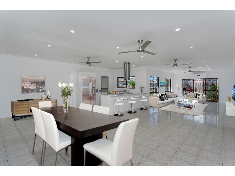 33 Lime Street, Mooroobool QLD 4870