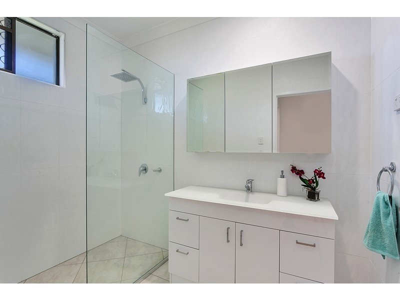 33 Lime Street, Mooroobool QLD 4870
