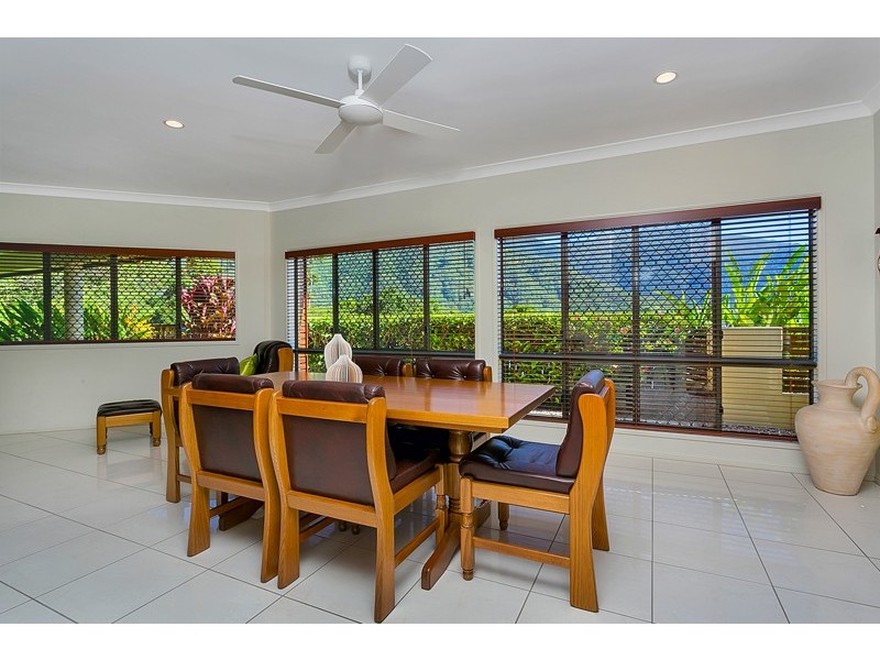 6 Stapleton Close, Redlynch QLD 4870