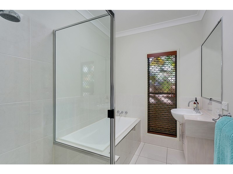 6 Stapleton Close, Redlynch QLD 4870