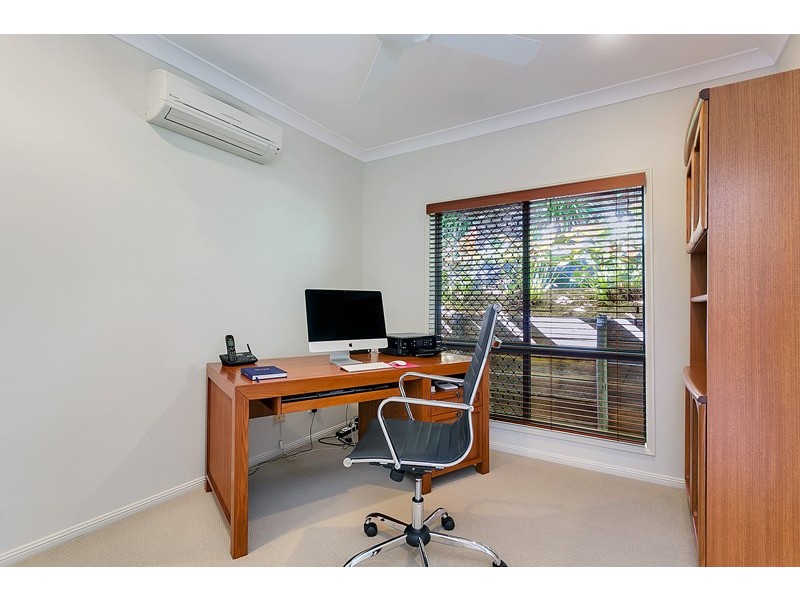 6 Stapleton Close, Redlynch QLD 4870