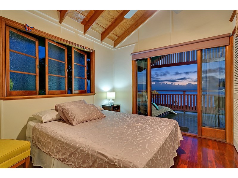 229 O’Shea Esplanade, Machans Beach QLD 4878