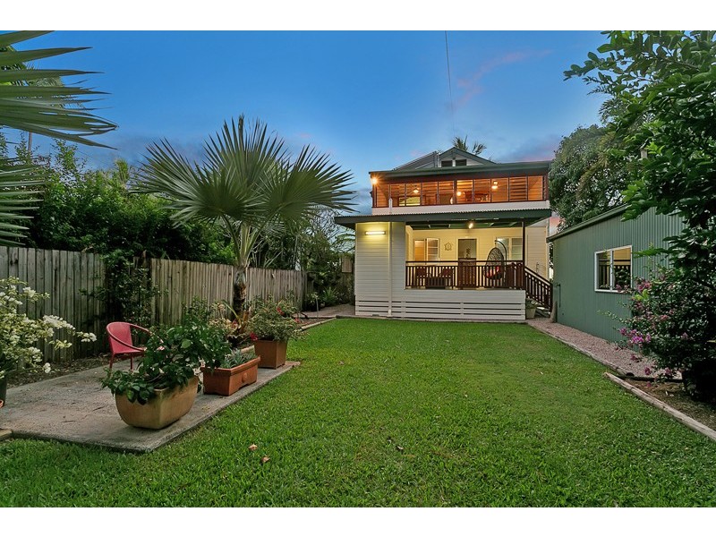 229 O’Shea Esplanade, Machans Beach QLD 4878