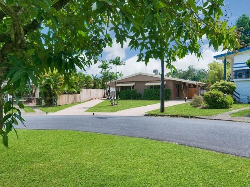 1 & 2 15 Blantyre Close, Manunda QLD 4870