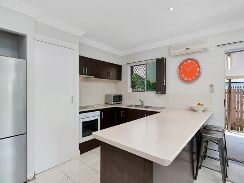 1 & 2 15 Blantyre Close, Manunda QLD 4870