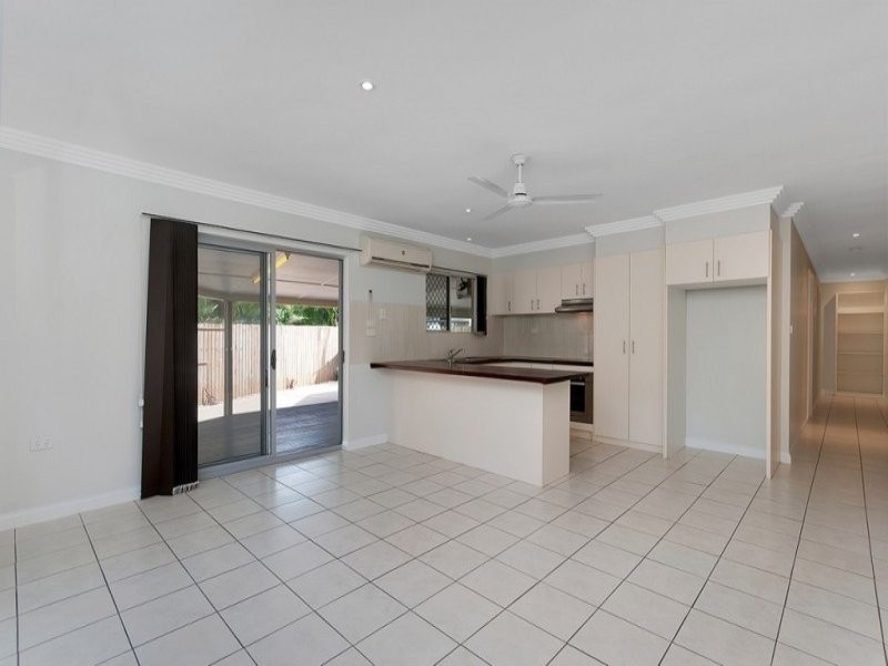 1 & 2 15 Blantyre Close, Manunda QLD 4870