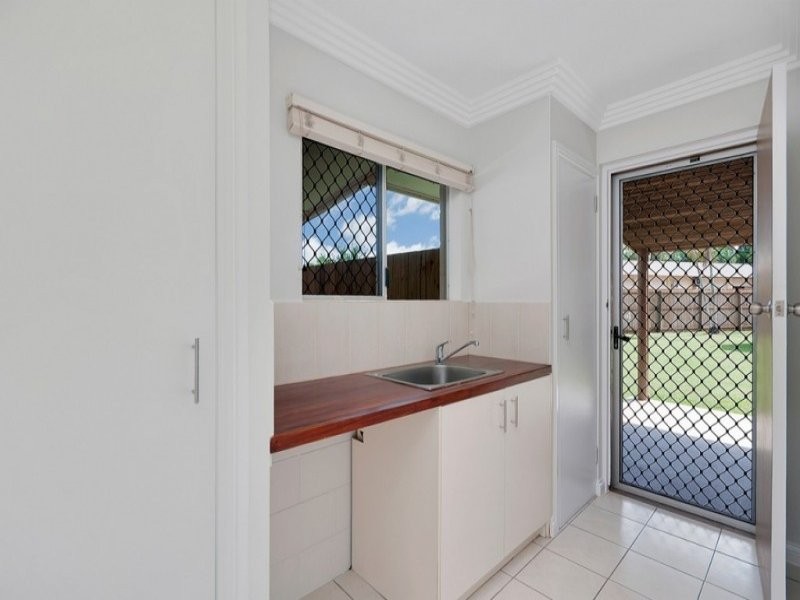 1 & 2 15 Blantyre Close, Manunda QLD 4870