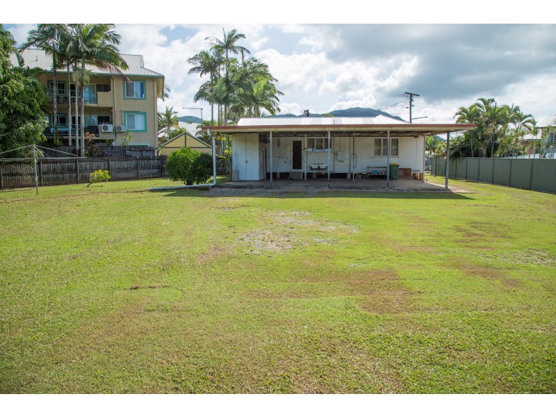 12 Brown Street, Woree QLD 4868