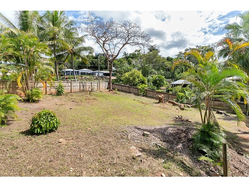 4 Atherton Street, Whitfield QLD 4870