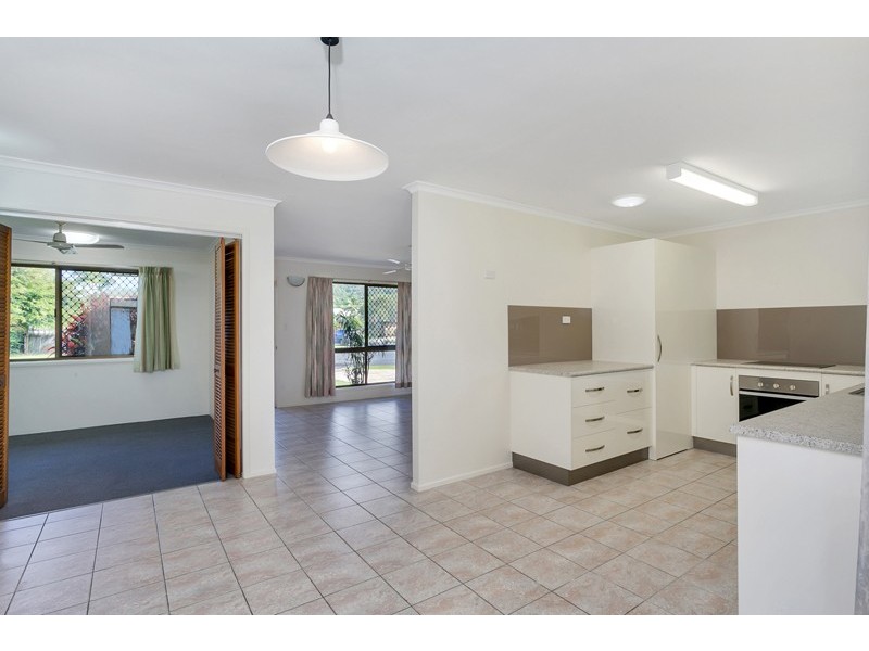 10 Winfield Street, Whitfield QLD 4870