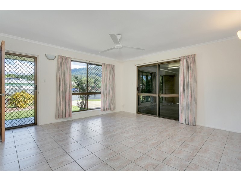 10 Winfield Street, Whitfield QLD 4870