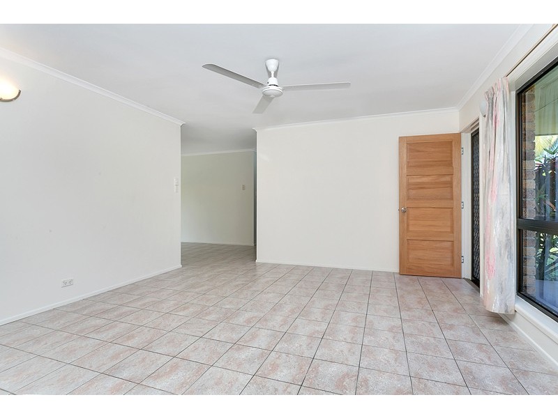 10 Winfield Street, Whitfield QLD 4870