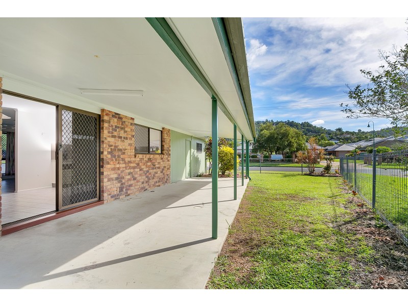 10 Winfield Street, Whitfield QLD 4870