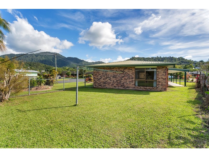 10 Winfield Street, Whitfield QLD 4870