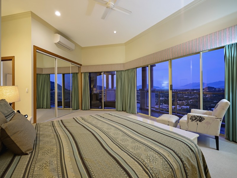109 Summer Hill Drive, Mooroobool QLD 4870