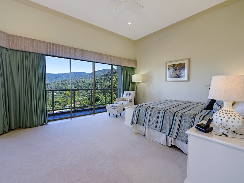 109 Summer Hill Drive, Mooroobool QLD 4870