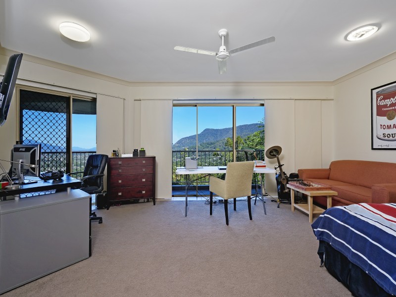 109 Summer Hill Drive, Mooroobool QLD 4870