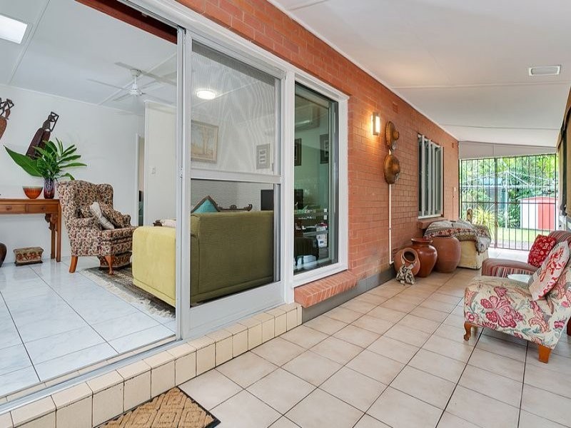 8 Duignan Street, Whitfield QLD 4870