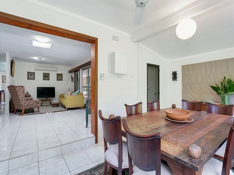 8 Duignan Street, Whitfield QLD 4870