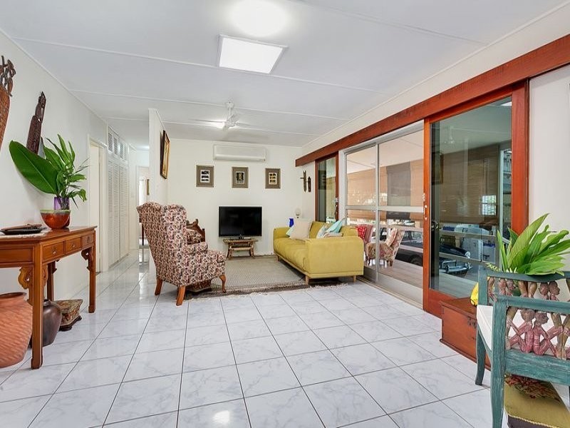 8 Duignan Street, Whitfield QLD 4870