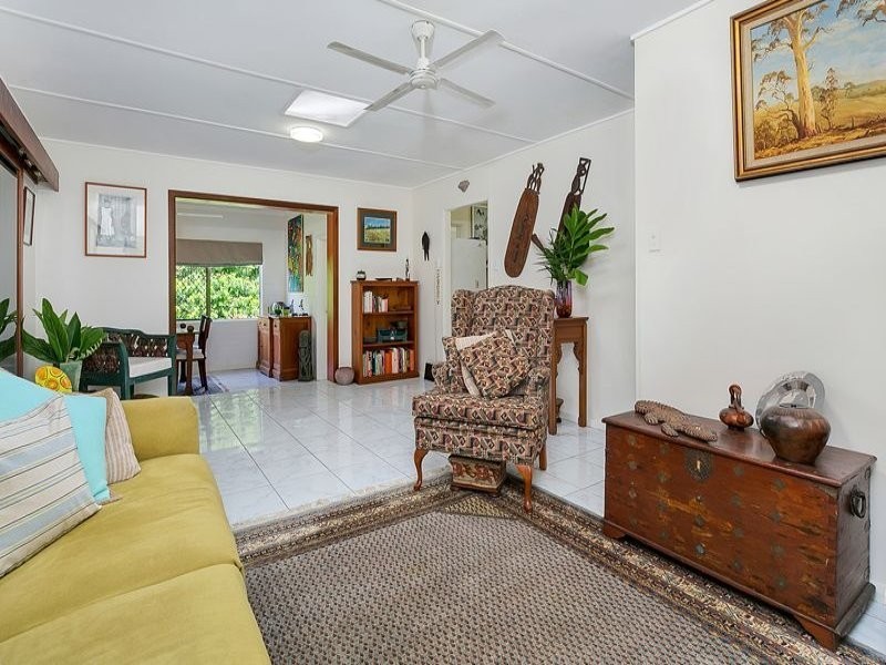 8 Duignan Street, Whitfield QLD 4870