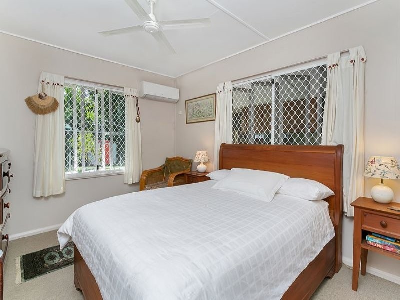 8 Duignan Street, Whitfield QLD 4870