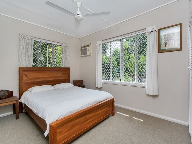 8 Duignan Street, Whitfield QLD 4870