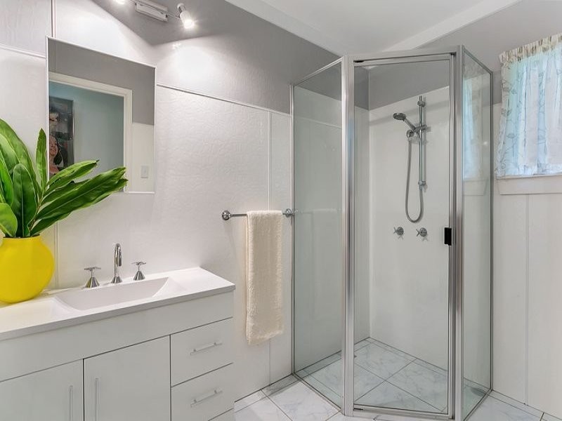 8 Duignan Street, Whitfield QLD 4870