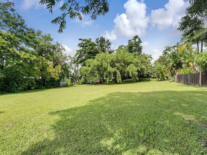 8 Duignan Street, Whitfield QLD 4870