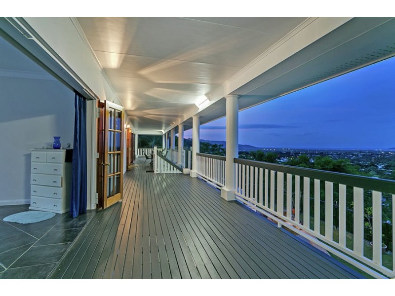 15 Julian Close, Mooroobool QLD 4870