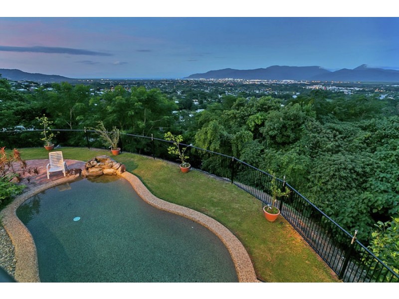 15 Julian Close, Mooroobool QLD 4870