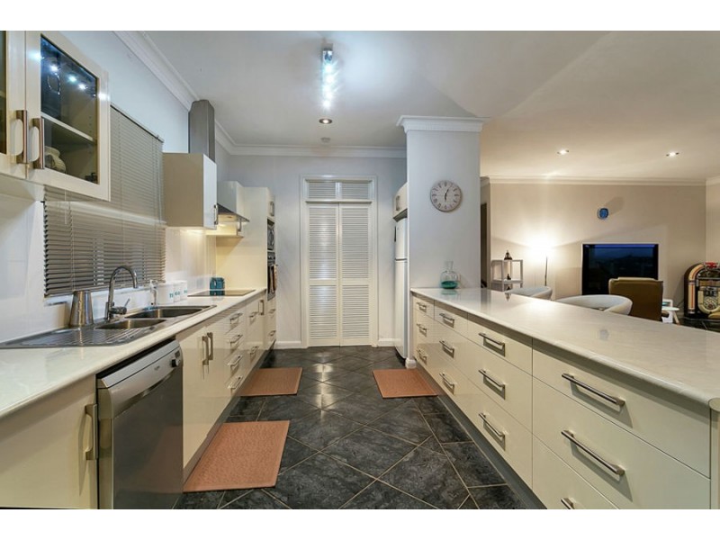 15 Julian Close, Mooroobool QLD 4870