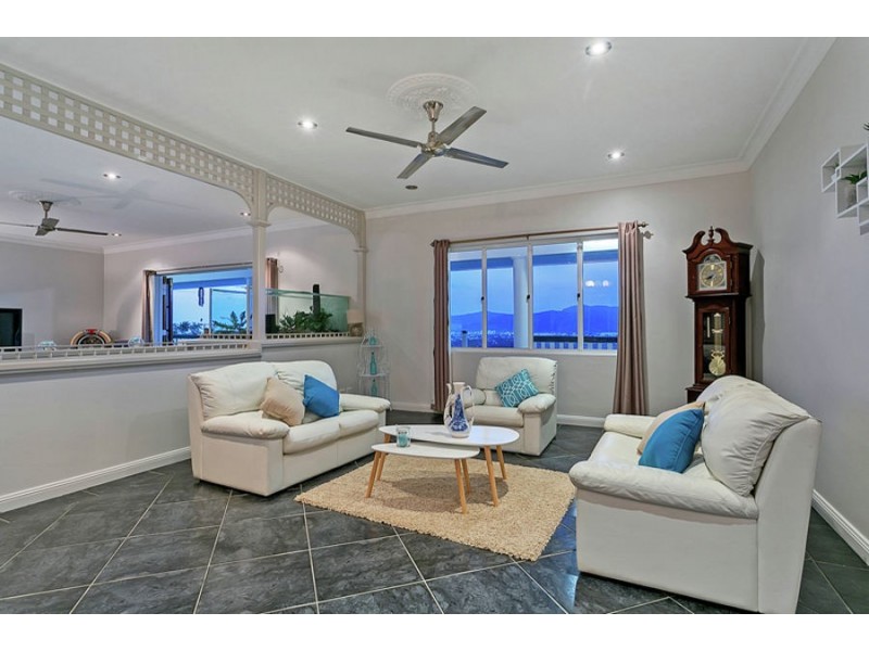 15 Julian Close, Mooroobool QLD 4870