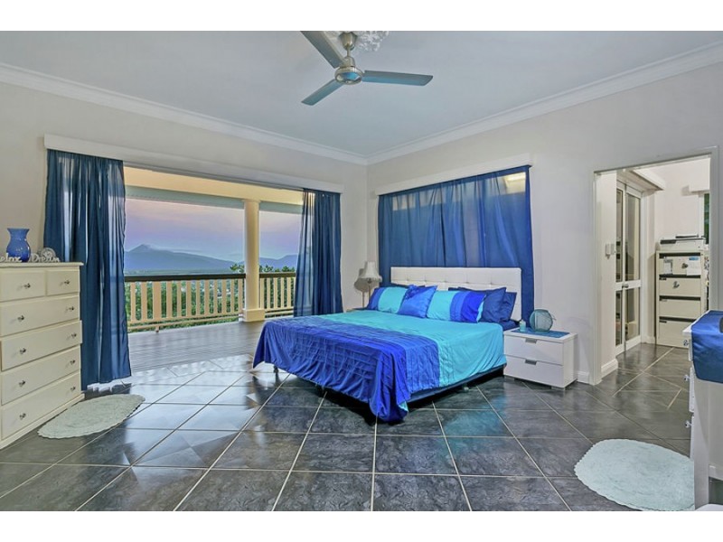 15 Julian Close, Mooroobool QLD 4870