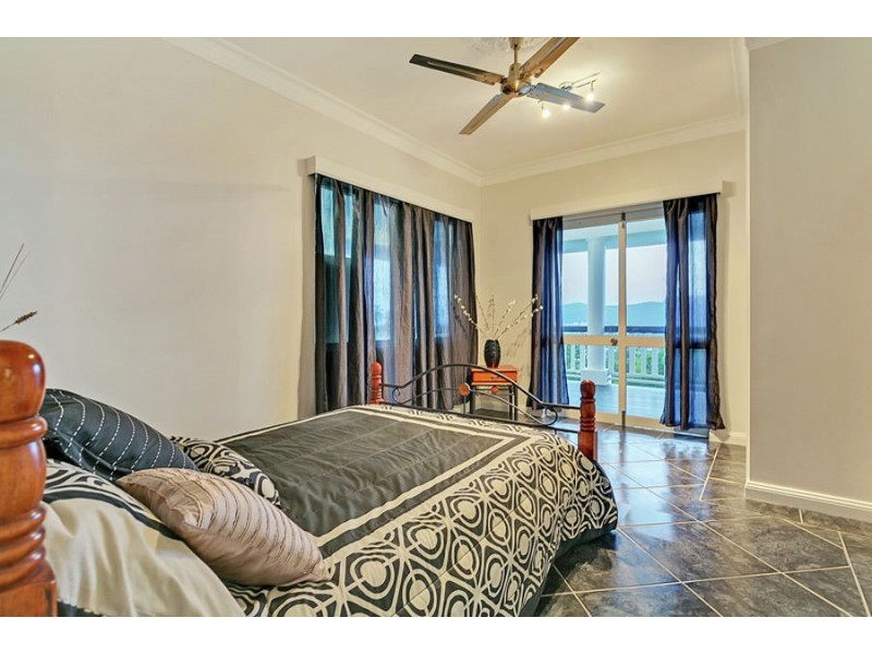 15 Julian Close, Mooroobool QLD 4870