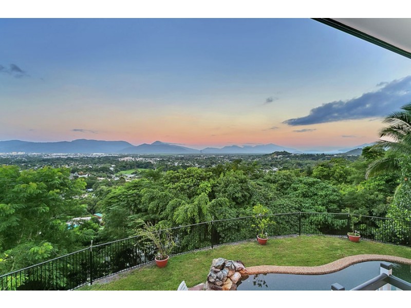 15 Julian Close, Mooroobool QLD 4870