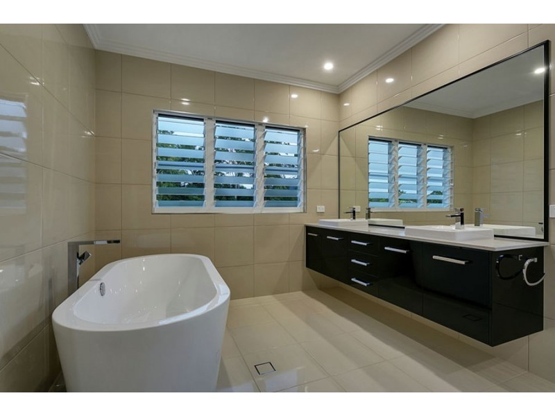 47 Freshwater Avenue, Palm Cove QLD 4879