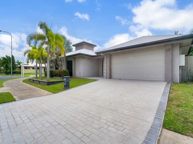9 Moojeeba Way, Trinity Park QLD 4879