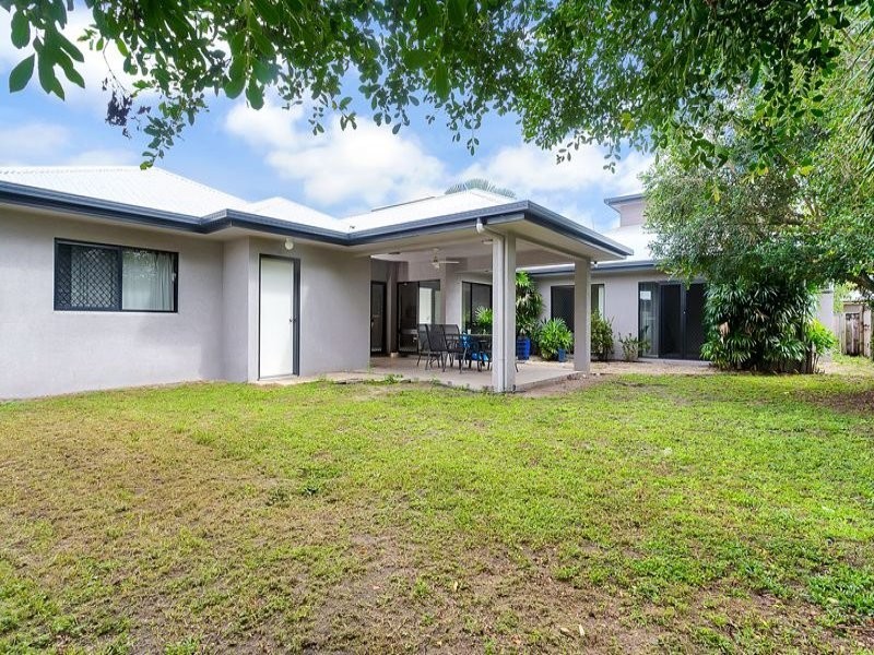 9 Moojeeba Way, Trinity Park QLD 4879